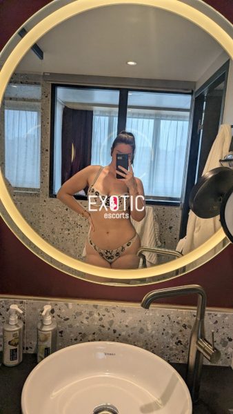 Khloé Roy — 8