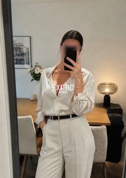Khloé Roy — 12